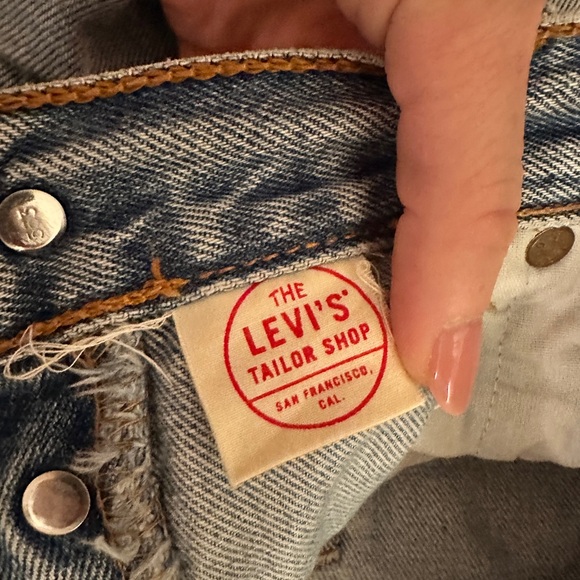 Vintage 501 Levi's Denim Jean Shorts with Distressed Hem size 26/27 - Picture 4 of 7